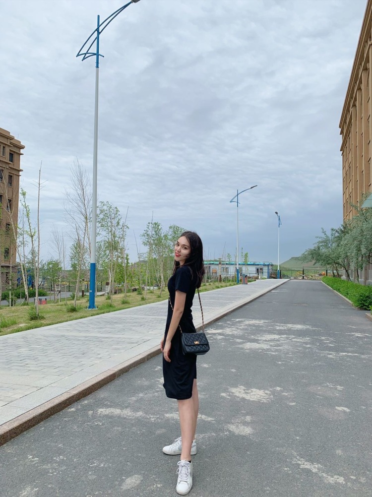 Dddd21-新疆维吾尔自治区·乌鲁木齐市·水磨沟区-朋友圈 微博-身高172 会拍照 会修图 希望能网拍