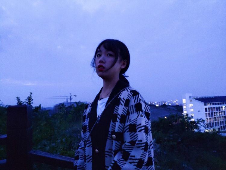 k-贵州省·贵阳市·花溪区-抖音,微博,***-本人大三,想找一个简直,专业数字媒体艺术,会ps pr ae c4d等软件,会画画,艺术生(以下照片是本人,自己用手机拍调色的)