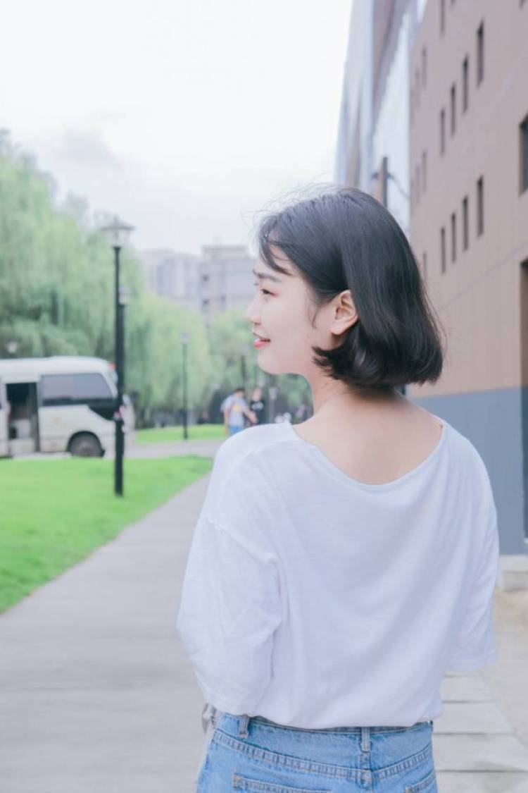 小笨熊要努力-四川省·成都市·郫都区-抖音快手-爱好视频拍摄剪辑,可接网拍,寄拍,短视频。快手抖音粉丝10000左右。