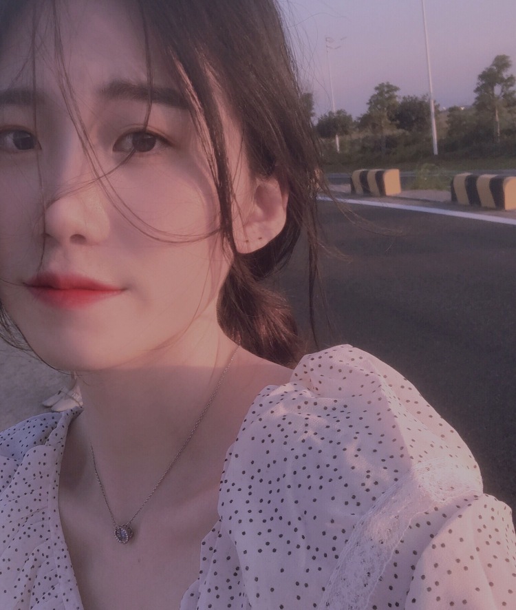 qiqi-广东省·汕头市·澄海区-抖音 微博 ***-分享日常生活照和平时几件网拍作品～需要寄拍买家秀的看我看我
