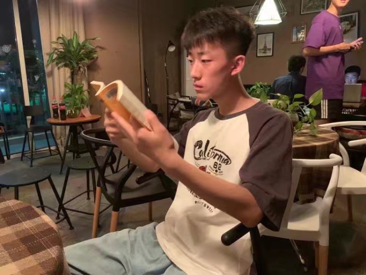 Throb-浙江省·杭州市·西湖区--喜好拍照,剪辑视频,欢迎商家合作。