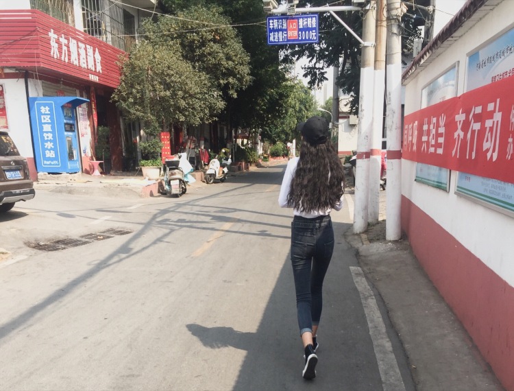 M-玉a🍓-河南省·南阳市·社旗县-快手-身高175 体重102 喜欢酷酷的衣服和气质风
热爱拍照 第一次 可接网拍.