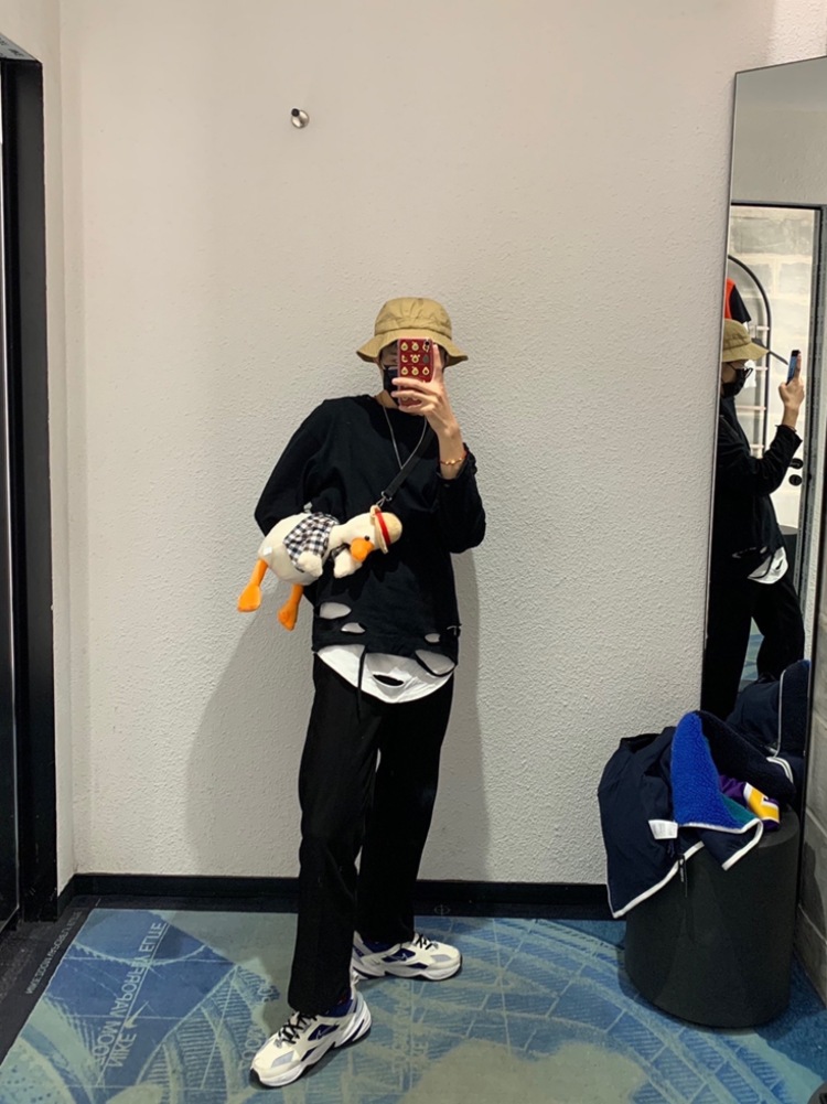 Ccabrera-上海市·上海市·浦东新区--178cm 59kg 穿衣宽松 oversize 运动系亦可。