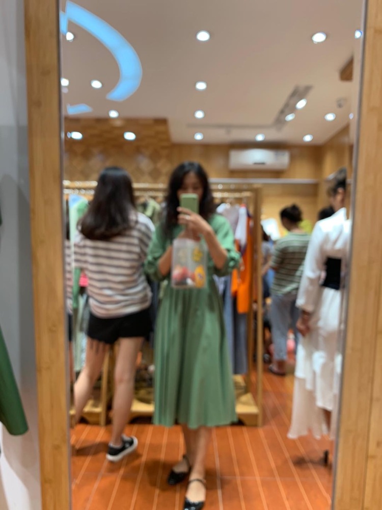 逐滴-广东省·深圳市·福田区-微博  one-我，身高160😇，体重45公斤，骨架比较大，有需要的话我会p图，发质好像有点不好，不过也有在护发啦，颜值，看情况，拍照，还可以，期待赚点生活费好了，深圳消费太高了