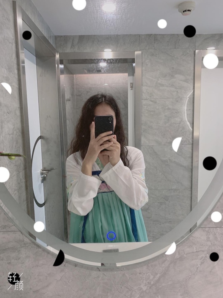逐滴-广东省·深圳市·福田区-微博  one-我，身高160😇，体重45公斤，骨架比较大，有需要的话我会p图，发质好像有点不好，不过也有在护发啦，颜值，看情况，拍照，还可以，期待赚点生活费好了，深圳消费太高了