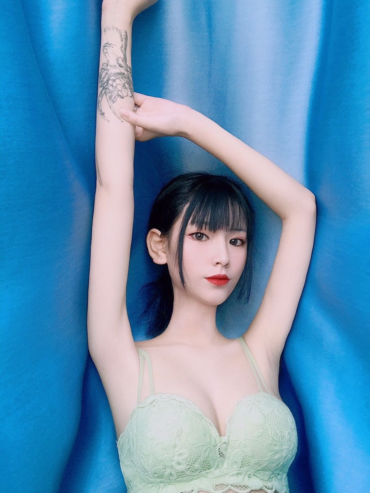 慧慧阣怉孒嬤-湖南省·长沙市·长沙县-微博-身高165 腰细 可接👙内衣网拍 甜酷都可以!!