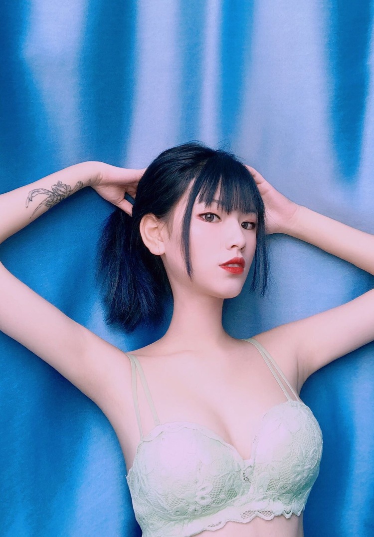 慧慧阣怉孒嬤-湖南省·长沙市·长沙县-微博-身高165 腰细 可接👙内衣网拍 甜酷都可以！！