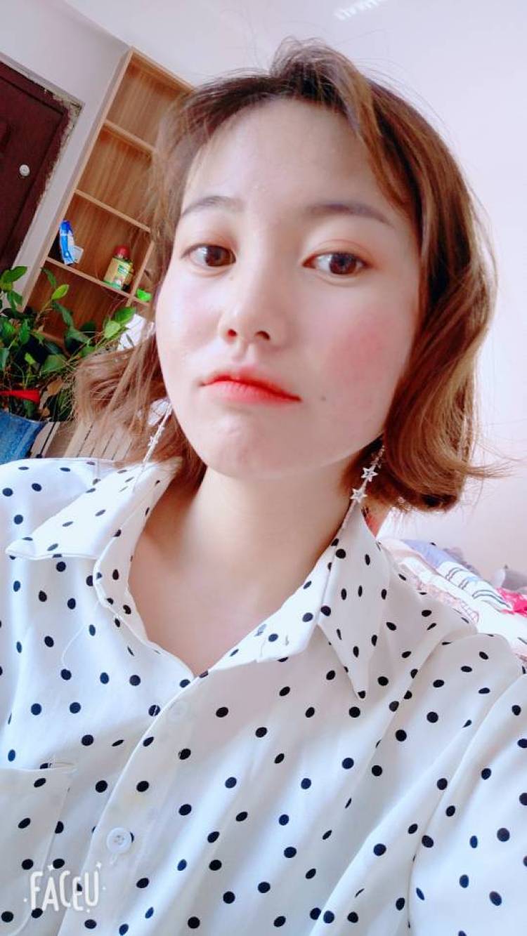 噜噜🐽-山东省·烟台市·福山区-朋友圈-大家好,我是一个喜欢自拍,爱好p图,喜欢韩系风格的97年的小仙女,工作时间充足,想找适合我的网拍兼职,请多多关注我。谢谢你们☻