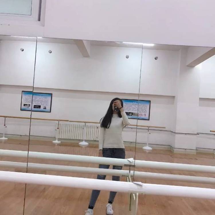 万事大吉-山东省·青岛市·黄岛区-抖音微博-身高170 体重100 会p图,啥风格都能驾驭