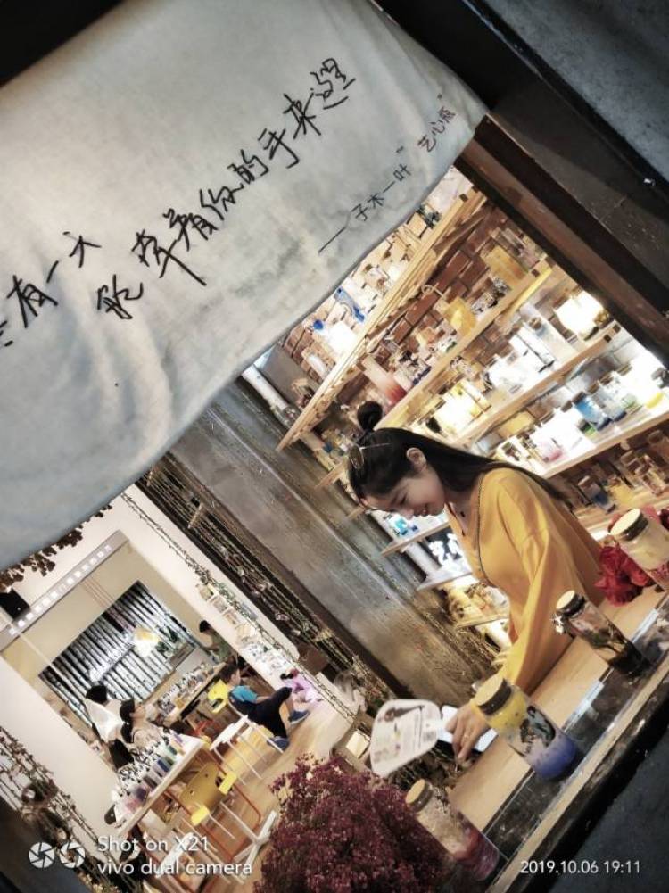 青-福建省·厦门市·思明区-抖音,朋友圈-擅长拍摄,喜欢画画做手工,会彩妆,业余时间足,可寄拍