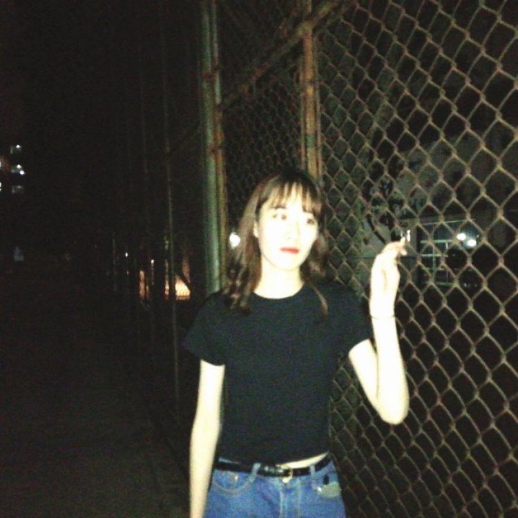 梁小沉-山东省·青岛市·黄岛区-朋友圈-我会写文案，摄影修图，也可拍视频。
自己拍的照片日常风，适合买家秀。当然啦如果有其他需求，可以联系我。
以下是我的模卡，第一张是模特照，第二张是日常照片。可接衣服，包包，鞋子，饰品等。