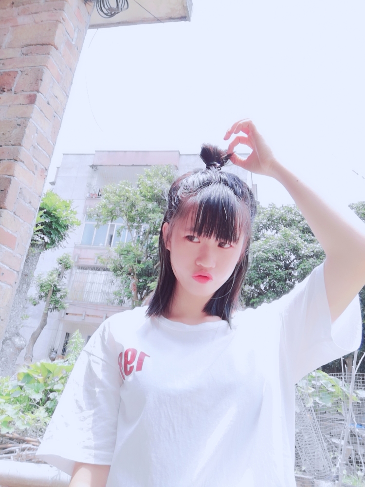杨咩咩-广东省·湛江市·遂溪县--时间充裕,出图率高,会拍照p图。能驾驭各种风格,服装饰品都可。身高159,体重88斤,欢迎联系!