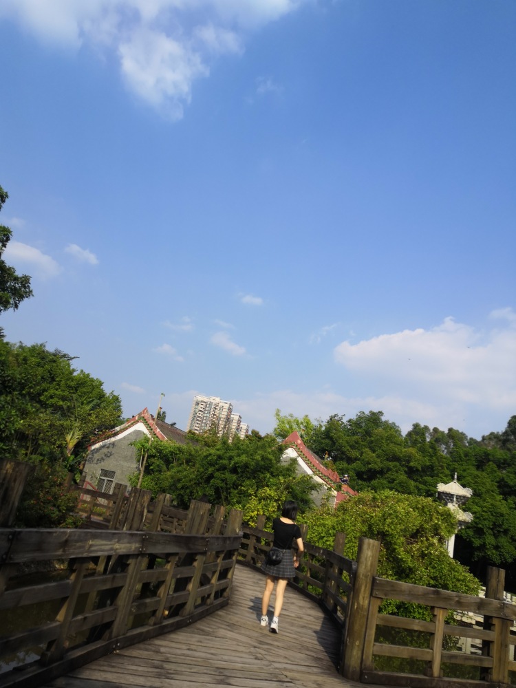杨咩咩-广东省·湛江市·遂溪县--时间充裕，出图率高，会拍照p图。能驾驭各种风格，服装饰品都可。身高159，体重88斤，欢迎联系！