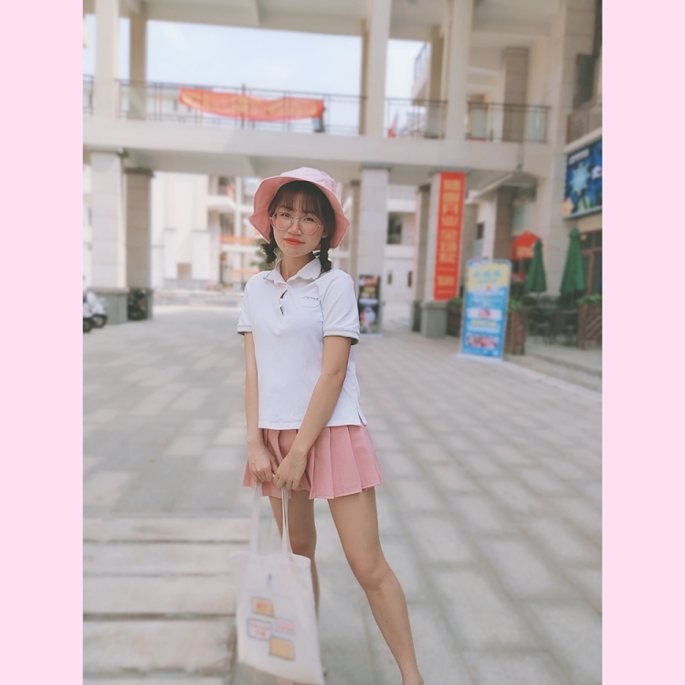 丶LUNA-广东省·湛江市·赤坎区-抖音-抖音大号粉丝3.5w 小号1千多
网拍模特兼职 买家秀 ，长文字，小视频，❤️价格无所谓❤️喜欢单纯拍照，以前在服装店有做过拍衣服 ！
鞋码：35/36
上衣/连衣裙：s/xs
下身，s   ，xs
肤色（白皮）
懂PS 美图 视频剪辑，自带ps，pr软件，有相机
只接寄拍 不约拍（不接有尺度）乱七八糟的不要来谢谢
大学赚点生活费