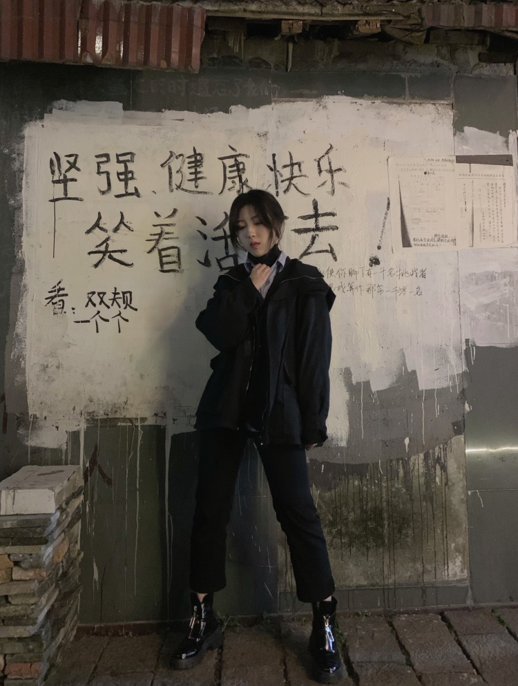 心上妹妹-浙江省·湖州市·吴兴区-快手-擅长领域 摆拍 化妆 摄影 修图 可寄拍 接免费试用 网拍 可驾驭多种风格
常用风格 轻熟 小清新 ins风 ......