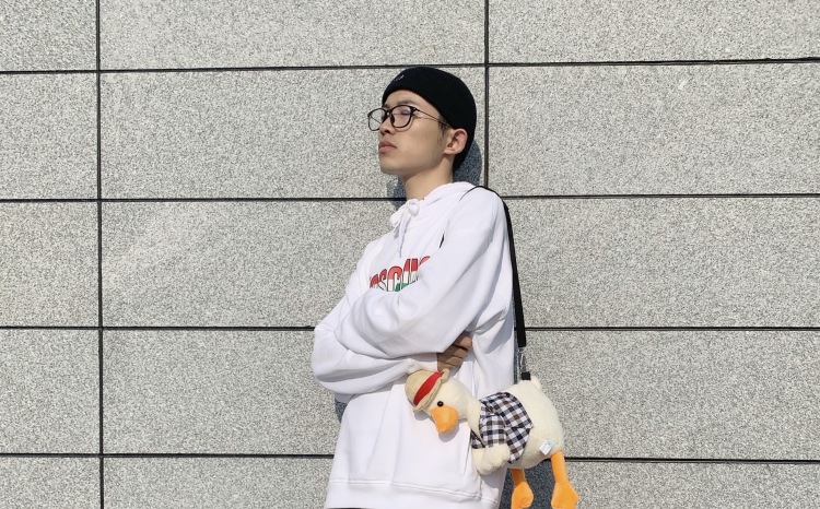 Ccabrera-上海市·上海市·浦东新区--Moschino的上衣,dickies的帽子反馈图。