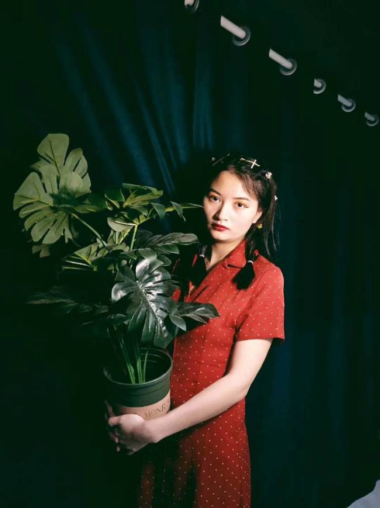 Teressa-江西省·南昌市·南昌县-抖音-复古风格穿搭
时光里的我