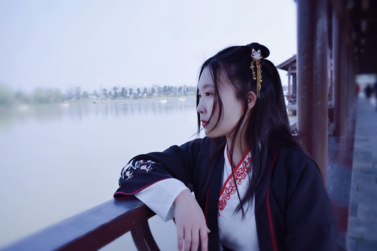 狐仙卿卿-湖南省·湘潭市·雨湖区-朋友圈,微博,抖音-喜欢拍照,会修图,接寄拍、买家秀等