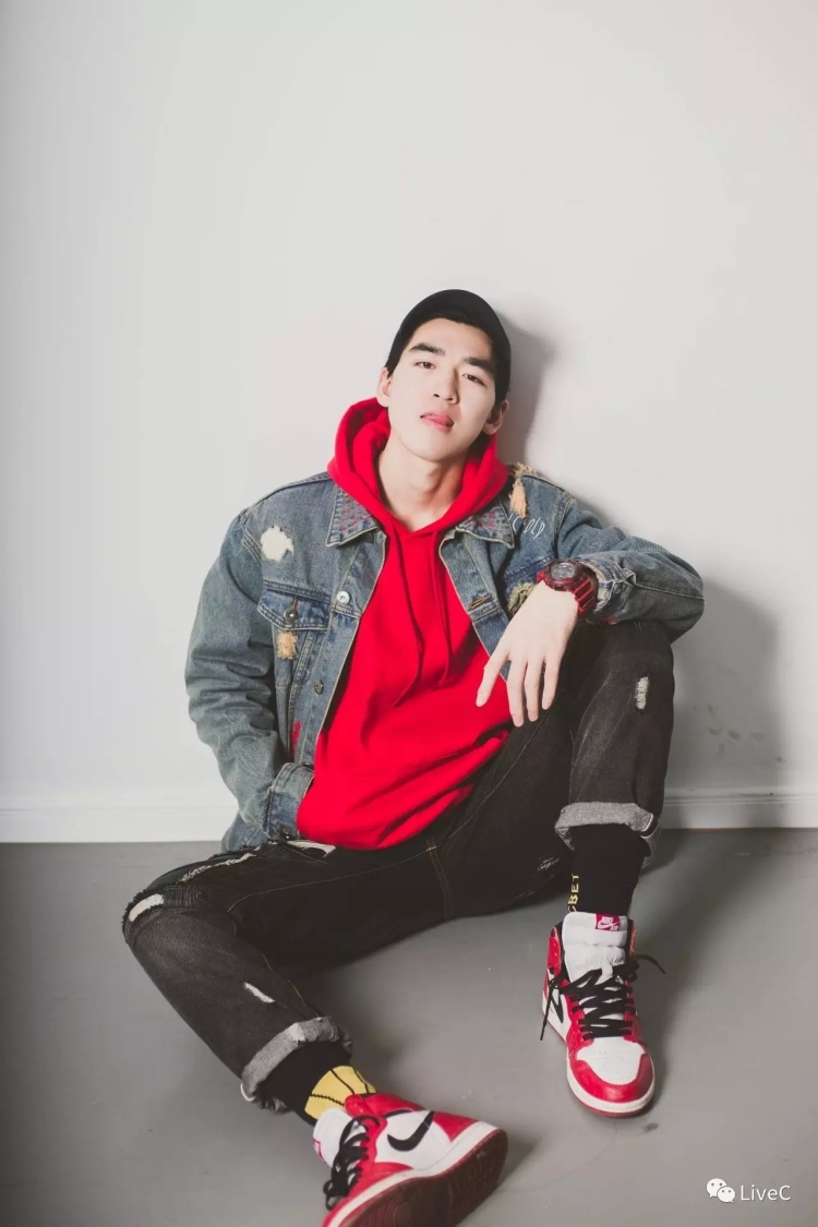 叉烧肉盖浇饭-江苏省·南京市·浦口区-微博-之前做过服装搭配模特,所以希望找一个淘宝模特类的求职,喜欢街舞