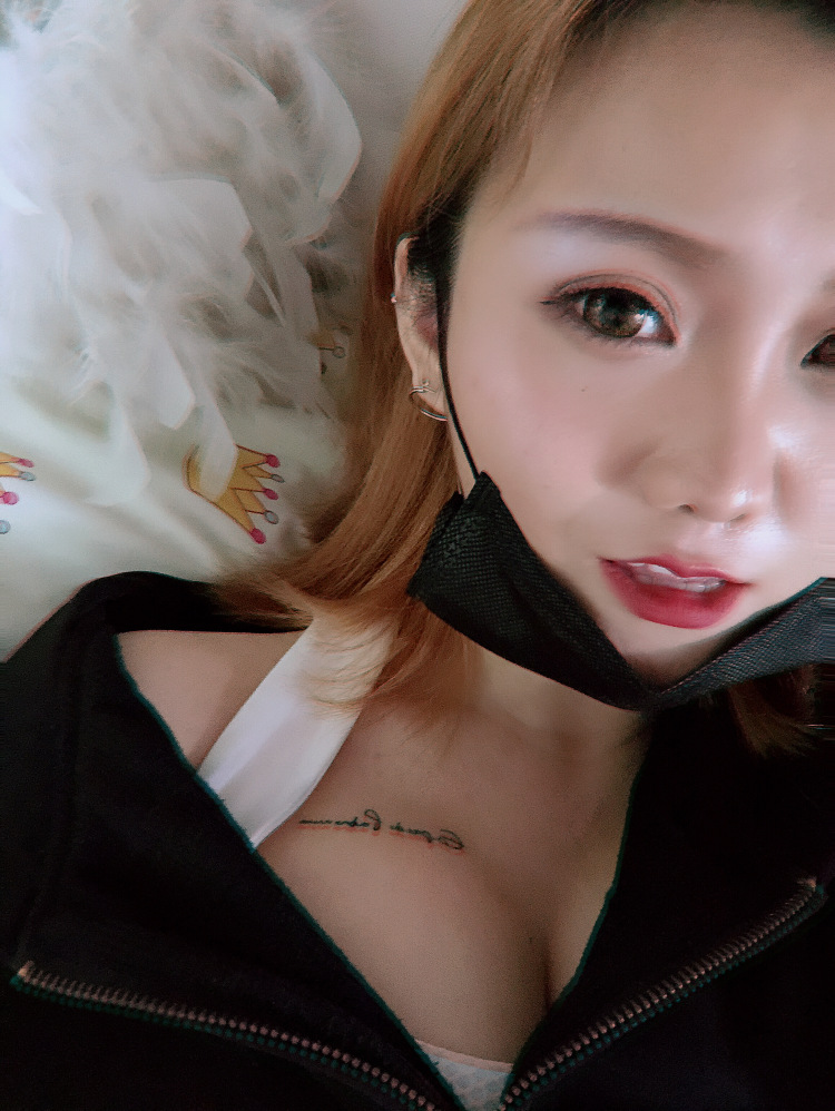i曹姗🐾-广东省·深圳市·龙岗区-微博-腿长,S型身材,会拍照会修图,可盐可甜,风格随意切换,可接寄拍