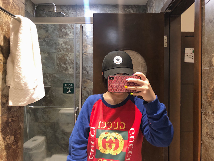 i曹姗🐾-广东省·深圳市·龙岗区-微博-腿长,S型身材,会拍照会修图,可盐可甜,风格随意切换,可接寄拍