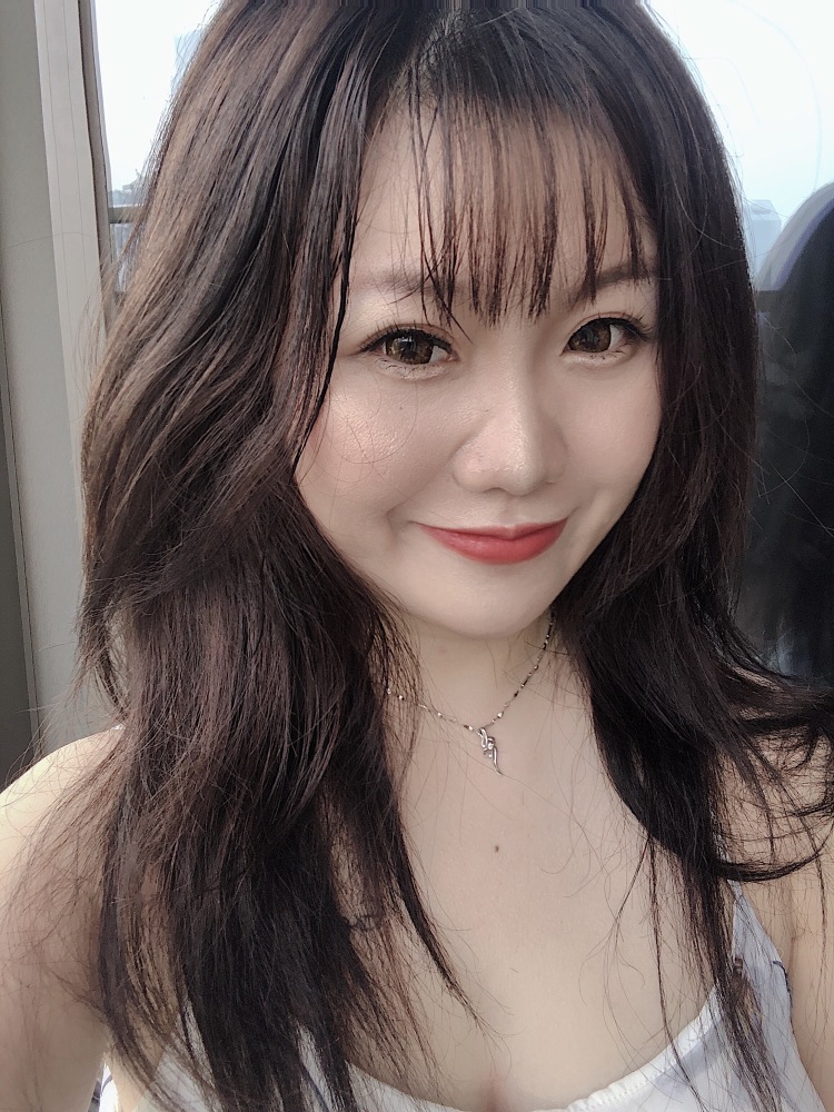 i曹姗🐾-广东省·深圳市·龙岗区-微博-腿长，S型身材，会拍照会修图，可盐可甜，风格随意切换，可接寄拍