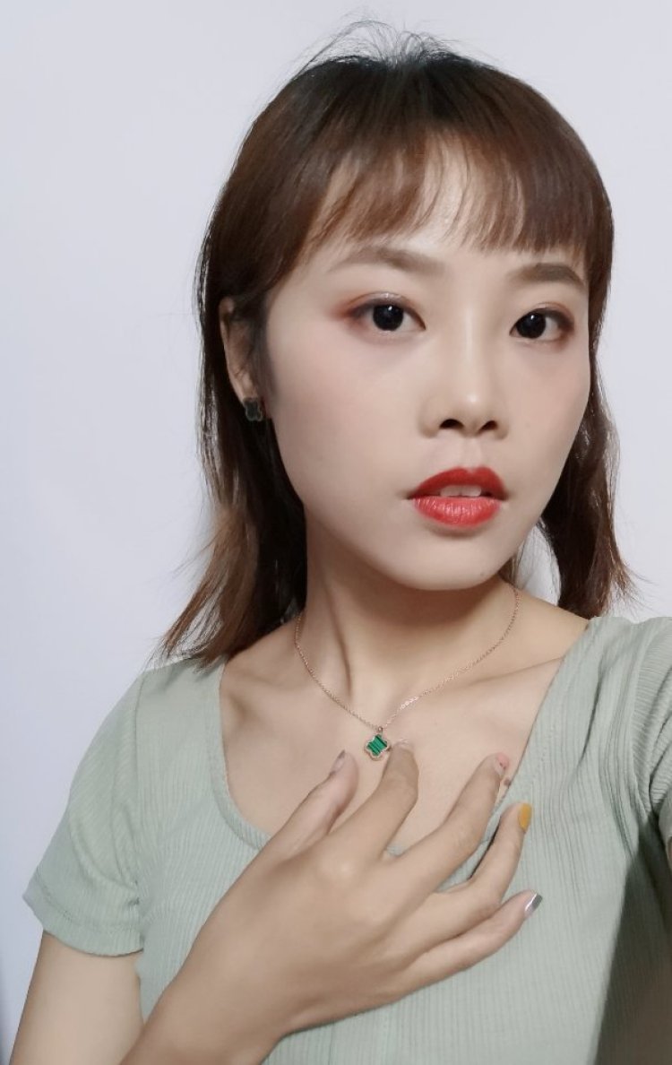 inspirit-江苏省·南京市·玄武区-抖音,微博-祖母绿耳钉项链买家秀,拍出来好看的哦,想要合作的来