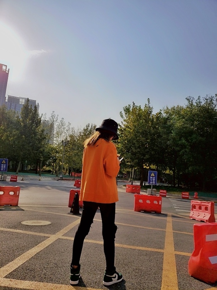 珂萱姐姐-天津市·天津市·河北区-抖音,微博,朋友圈-主接买家秀网拍寄拍,可接任何风格。衣服 包包 饰品 美瞳等均可。本人审美高美术十年设计专业,学过摄影照片质量高。会PS可修片。以下均是个人拍摄的生活照。有合作意向的联系我哦。