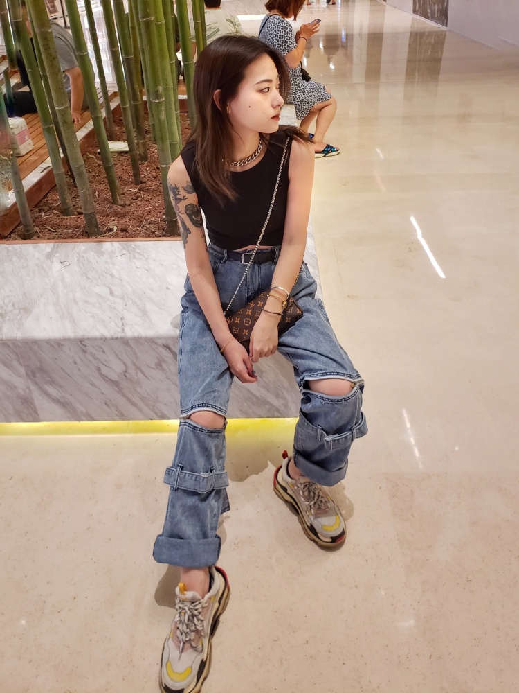 珂萱姐姐-天津市·天津市·河北区-抖音,微博,朋友圈-主接买家秀网拍寄拍,可接任何风格。衣服 包包 饰品 美瞳等均可。本人审美高美术十年设计专业,学过摄影照片质量高。会PS可修片。以下均是个人拍摄的生活照。有合作意向的联系我哦。