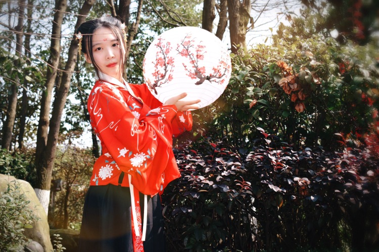 狐仙卿卿-湖南省·湘潭市·雨湖区-朋友圈，微博，抖音-喜欢拍照，会P图，接寄拍，买家秀等