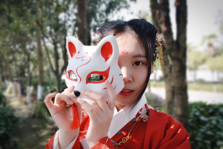 狐仙卿卿-湖南省·湘潭市·雨湖区-朋友圈，微博，抖音-喜欢拍照，会P图，接寄拍，买家秀等