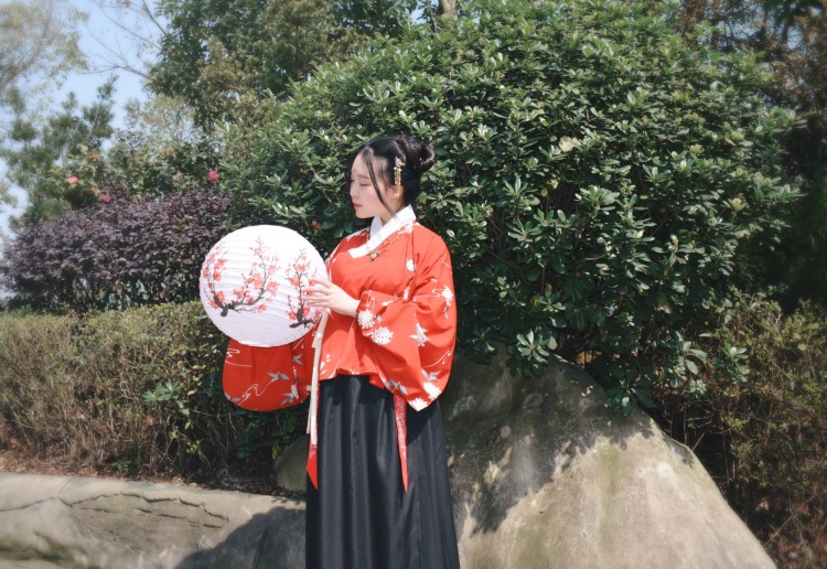 狐仙卿卿-湖南省·湘潭市·雨湖区-朋友圈，微博，抖音-喜欢拍照，会P图，接寄拍，买家秀等