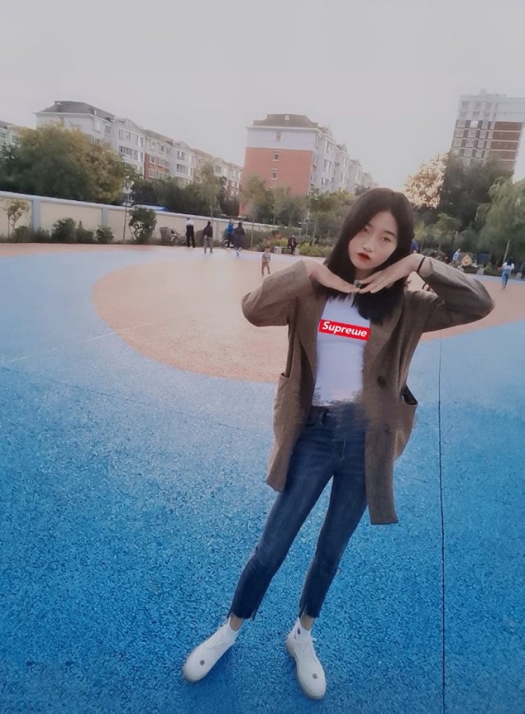 王wu娜-内蒙古自治区·呼和浩特市·赛罕区-快手-网拍寄拍，衣服(古装各种类型都能驾驭) 耳饰 美瞳 发饰等等都可以。本人是一名大学在校生喜欢拍照懂得大学生的穿衣风格，。照片质量高。玩抖音快手***微博等等。拍照工具一般为手机或者相机。以下是我的生活照。有合作意向的联系我哦。