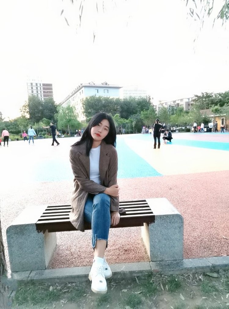 王wu娜-内蒙古自治区·呼和浩特市·赛罕区-快手-网拍寄拍，衣服(古装各种类型都能驾驭) 耳饰 美瞳 发饰等等都可以。本人是一名大学在校生喜欢拍照懂得大学生的穿衣风格，。照片质量高。玩抖音快手***微博等等。拍照工具一般为手机或者相机。以下是我的生活照。有合作意向的联系我哦。
