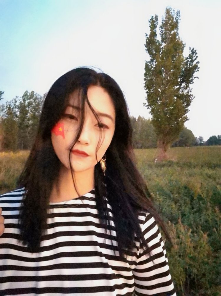 王wu娜-内蒙古自治区·呼和浩特市·赛罕区-快手-网拍寄拍,衣服(古装各种类型都能驾驭) 耳饰 美瞳 发饰等等都可以。本人是一名大学在校生喜欢拍照懂得大学生的穿衣风格,。照片质量高。玩抖音快手***微博等等。拍照工具一般为手机或者相机。以下是我的生活照。有合作意向的联系我哦。