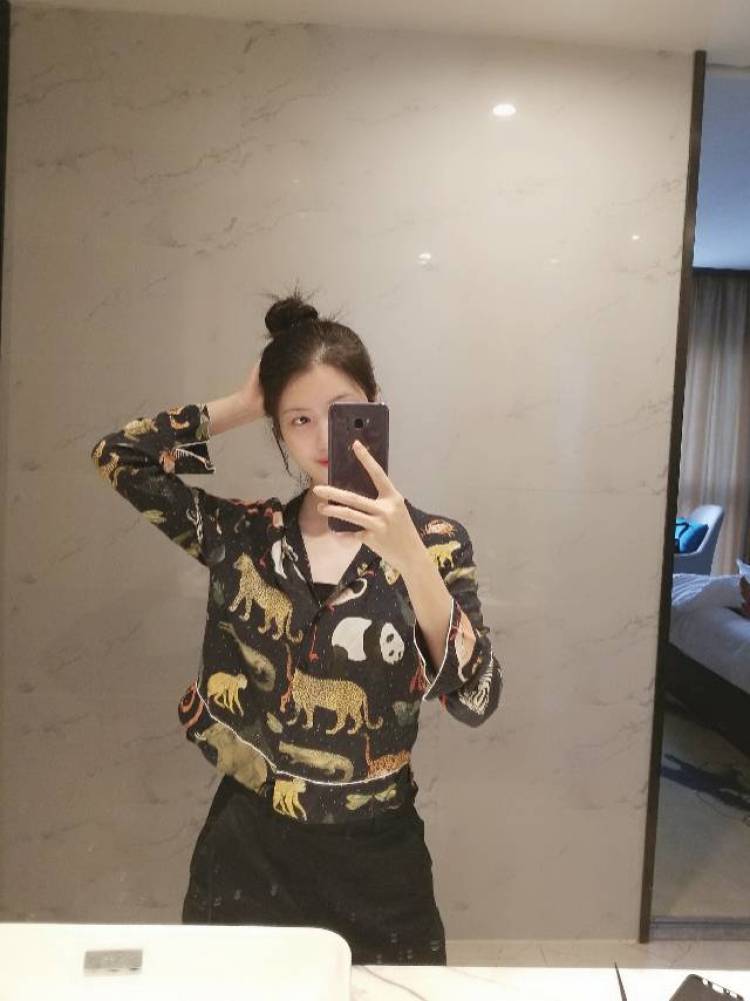 梁雨琦-广东省·广州市·海珠区-美图秀秀-网拍,买家秀,自拍
会修图