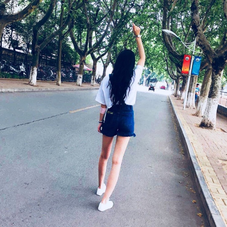 小阿臻💫-江苏省·徐州市·泉山区--可网拍 寄拍 服装 饰品
