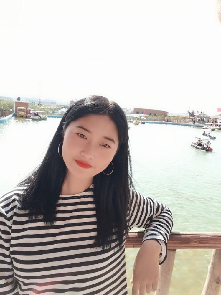 王wu娜-内蒙古自治区·呼和浩特市·赛罕区-快手-学生党一枚
身高170 体重90斤
喜欢拍照，批图