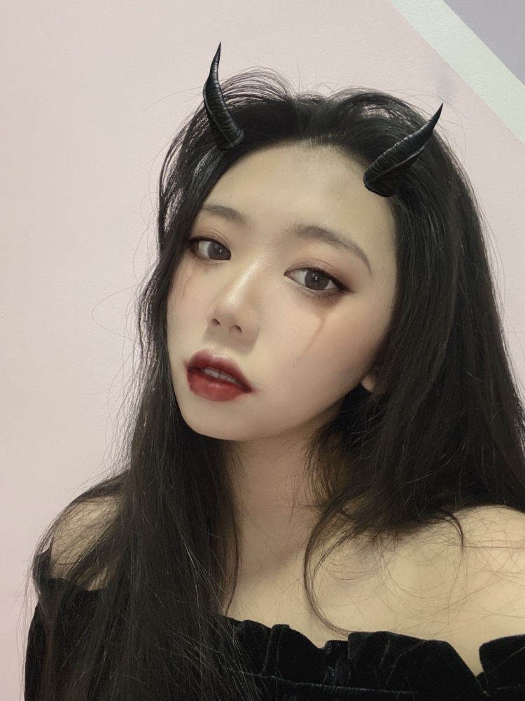 白月光-广东省·广州市·天河区--可接化妆品小饰品美瞳服装寄拍