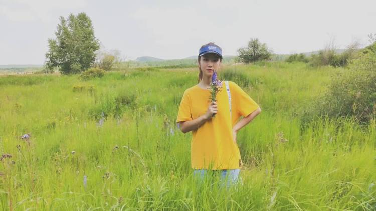 ᑋᵉᑊᑊᵒ ·-北京市·北京市·房山区-抖音 微博 ***-身高167cm,体重46kg,主接买家秀网拍寄拍,可接任何风格。衣服 包包 饰品 等均可。会PS可修片,出图快,效率高,以下均是个人拍摄的生活照。有合作意向的联系我哦。