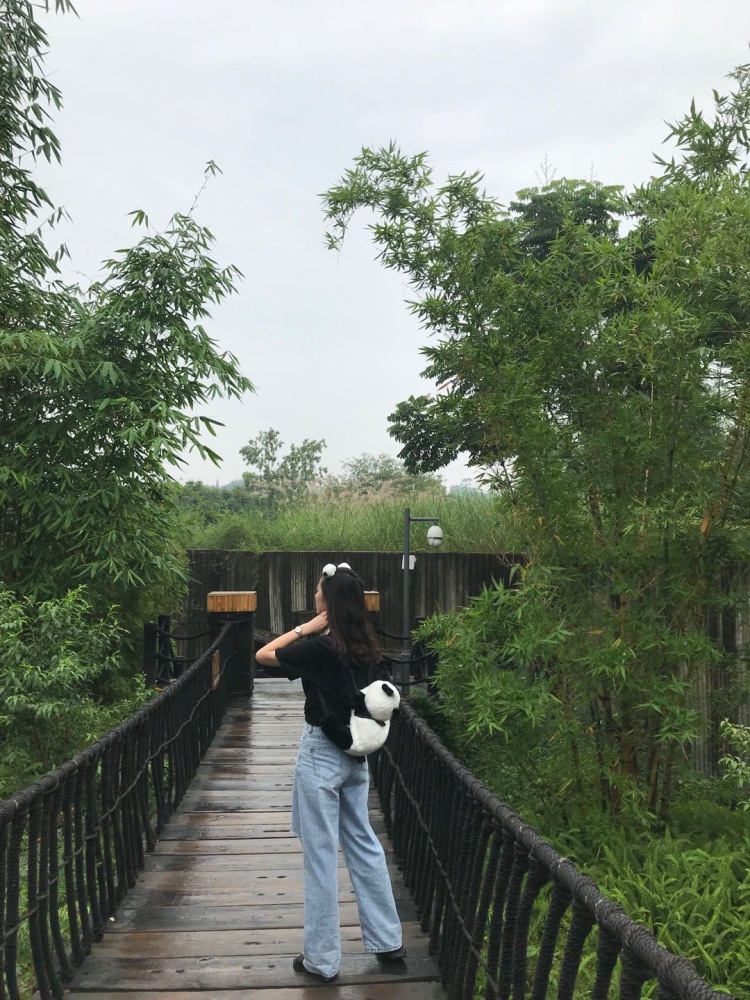biu-安徽省·合肥市·瑶海区--身高174、体重110左右,图示都是生活照 原相机直出,需要的话可以p图,会简单的p图,调滤镜,不怎么会精修