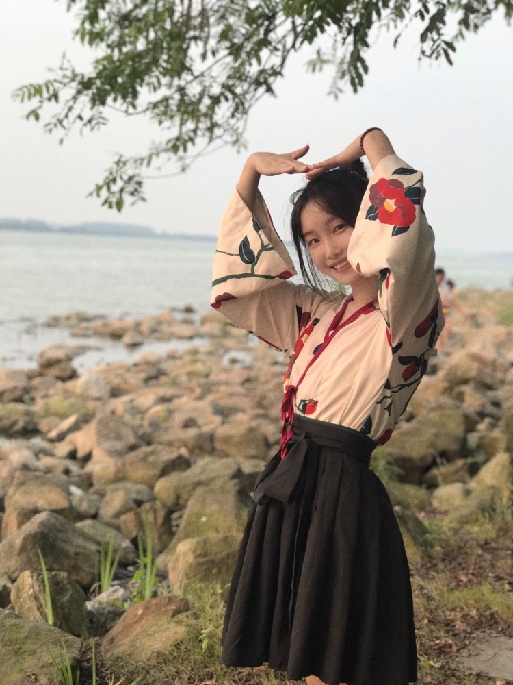 小辰-江苏省·南京市·鼓楼区-全民k歌-接送拍（不垫付） 买家秀 制作海报 网拍反馈等等🉑️驾驭各种类型的衣服 掌握各种p图软件