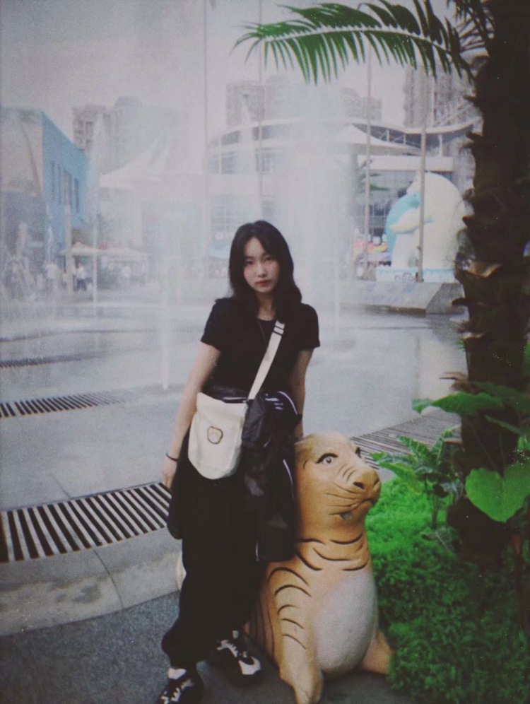 小辰-江苏省·南京市·鼓楼区-全民k歌-接送拍（不垫付） 买家秀 制作海报 网拍反馈等等🉑️驾驭各种类型的衣服 掌握各种p图软件