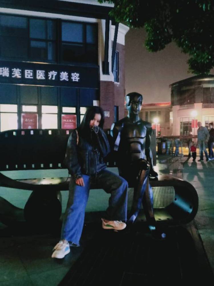 莫莫-江苏省·苏州市·张家港市--接网拍,寄拍,可盐可甜,可清纯可性感。