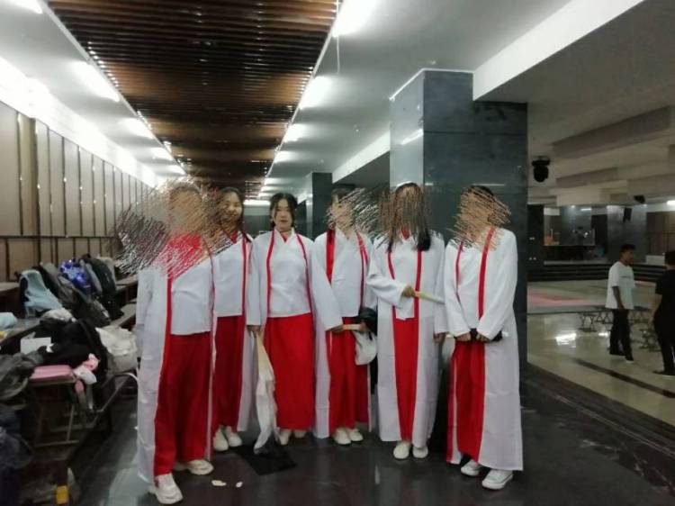 王一博的圈外女友-山西省·太原市·万柏林区-抖音微博知乎等等-文案笔记编写,照片处理,手模也可以哦