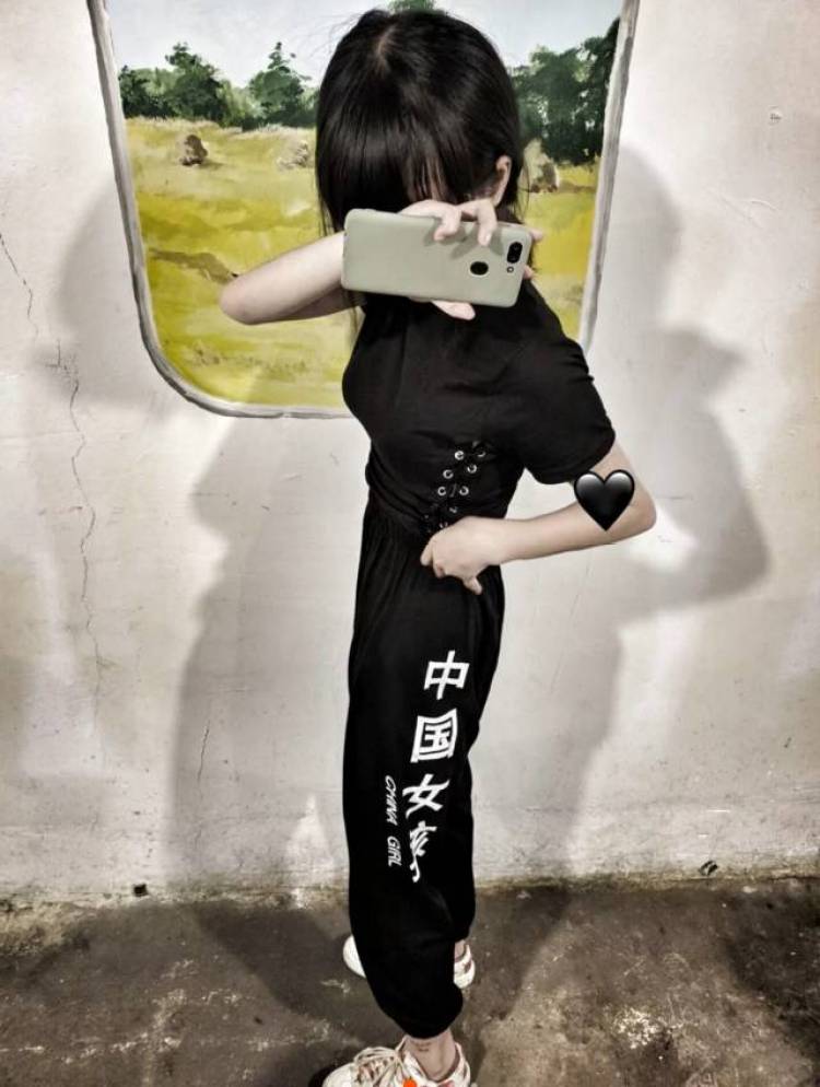 独处-江苏省·徐州市·邳州市-快手-擅长拍买家秀跟卖家秀 一些普通的地球人的衣服 还可以拍汉服jk洛丽塔