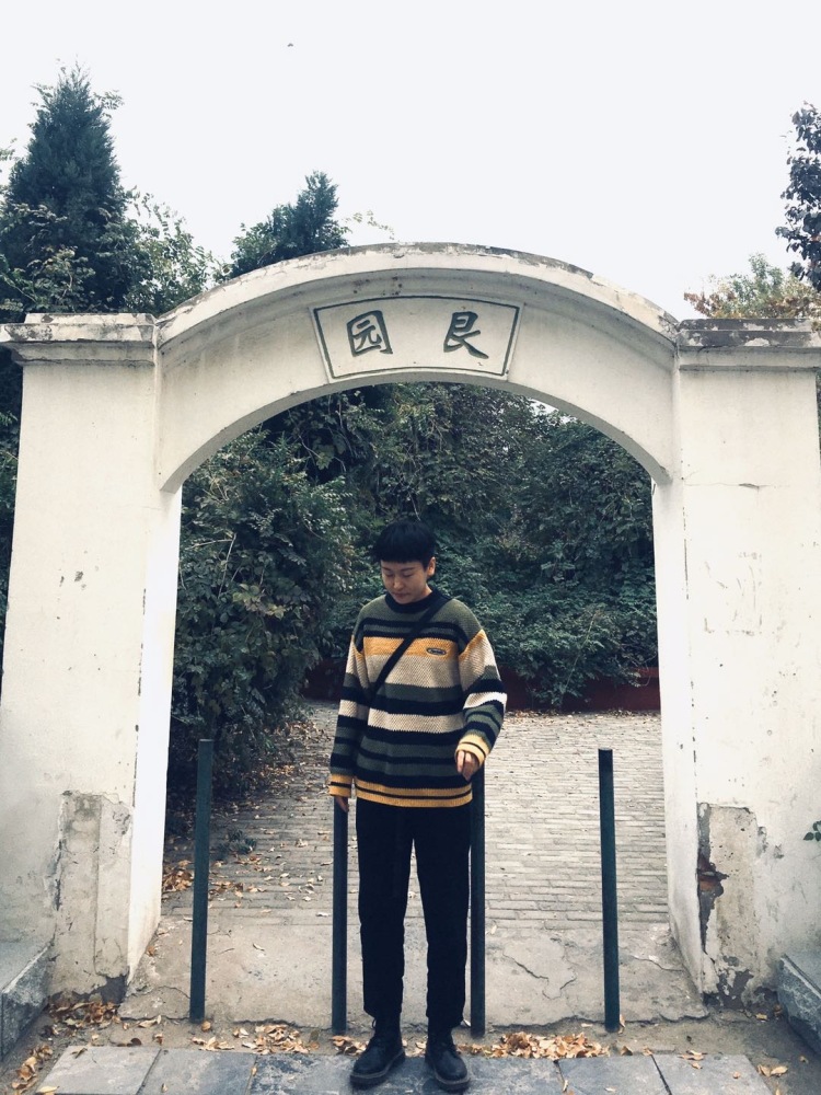 蕊-河南省·开封市·龙亭区-美图秀秀-拍照好看，男装女装都可以，我的买家秀都是被店家推荐的，社交平台也会很多人问身上的衣服，