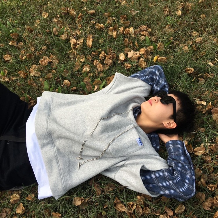 蕊-河南省·开封市·龙亭区-美图秀秀-拍照好看，男装女装都可以，我的买家秀都是被店家推荐的，社交平台也会很多人问身上的衣服，