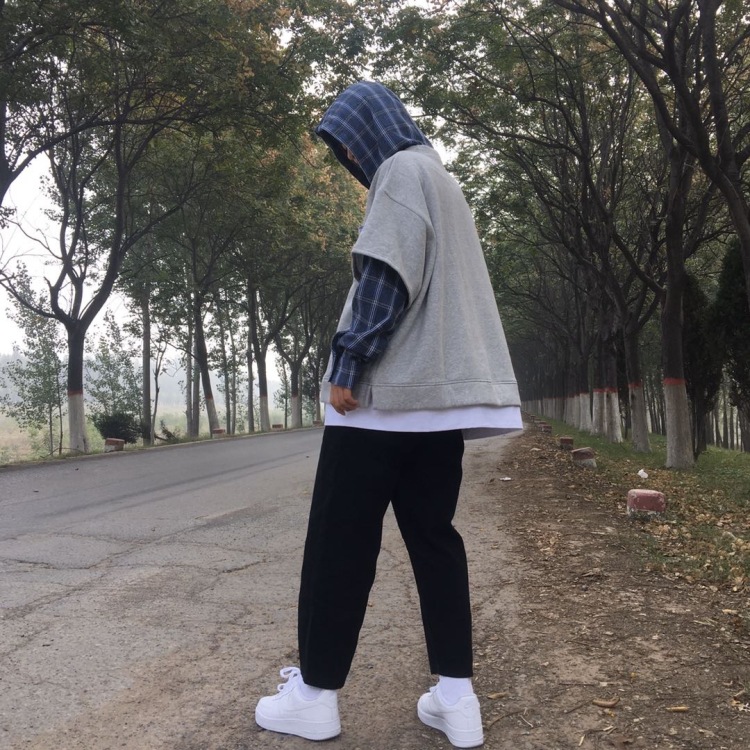蕊-河南省·开封市·龙亭区-美图秀秀-拍照好看，男装女装都可以，我的买家秀都是被店家推荐的，社交平台也会很多人问身上的衣服，