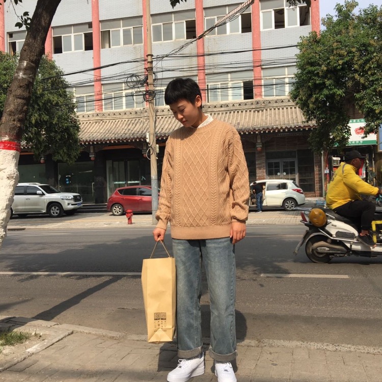 蕊-河南省·开封市·龙亭区-美图秀秀-拍照好看，男装女装都可以，我的买家秀都是被店家推荐的，社交平台也会很多人问身上的衣服，